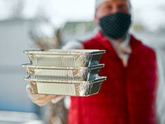 क्वारंटाइन हुए कोरोना मरीजों के लिए 'मसीहा' बना यह शख्स, घर-घर मुफ्त में पहुंचा रहा है खाना, बोला- 'हम आपके साथ हैं...'