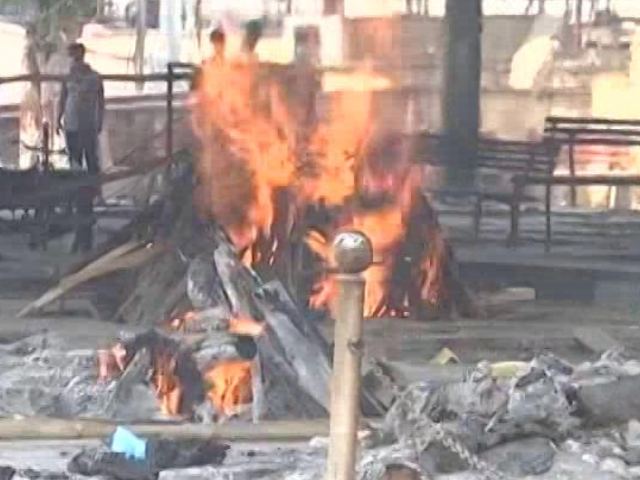 As Deaths Rise, Pressure On Crematoriums, Graveyards