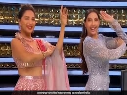 Nora Fatehi ने माधुरी दीक्षित संग 'दिलबर' सॉन्ग पर किया जमकर डांस, Video देख फैंस बोले- OMG... Nora Fatehi ने माधुरी दीक्षित संग 'दिलबर' सॉन्ग पर किया जमकर डांस, Video देख फैंस बोले- OMG...