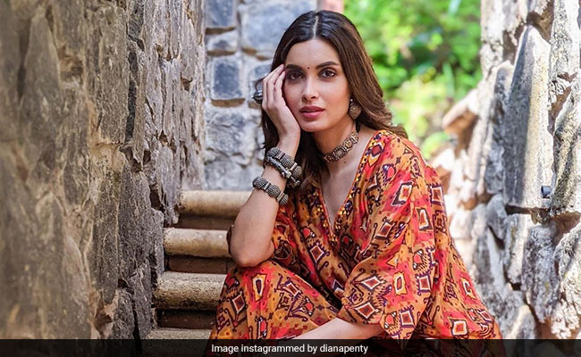 7 Super Comfortable Kurta Picks That Are Just Perfect For Your WFH Meetings