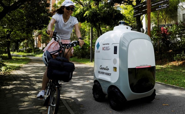 Singapore Goes Real Contactless As Robots Home-Deliver Milk, Grocery