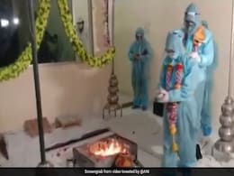 Watch: Wedding <i>Pheras</i> In PPE After Groom Tests Covid Positive Watch: Wedding <i>Pheras</i> In PPE After Groom Tests Covid Positive