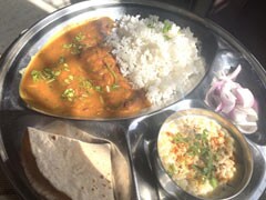 कोरोना की वजह से गई नौकरी, तो खोला 'इंदु का ढाबा', सिर्फ 30 रुपए में देती है थाली, सोशल मीडिया पर छाई महिला की कहानी