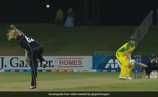 न्यूजीलैंड गेंदबाज ने '38 kmp/h' की रफ्तार से फेंकी अजीबोगरीब गेंद, बल्लेबाज भी चौंक गया..देखें Video