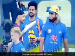 IPL 2021: ग्राउंड पर हरभजन सिंह को देख सुरेश रैना ने लिया आशीर्वाद, देख हंस पड़े इमरान ताहिर - देखें Video IPL 2021: ग्राउंड पर हरभजन सिंह को देख सुरेश रैना ने लिया आशीर्वाद, देख हंस पड़े इमरान ताहिर - देखें Video