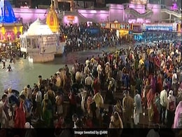 सोमवती अमावस्या पर आज कुंभ का दूसरा शाही स्नान, गंगा नदी के घाटों पर श्रद्धालुओं की उमड़ी भीड़, देखें Photos सोमवती अमावस्या पर आज कुंभ का दूसरा शाही स्नान, गंगा नदी के घाटों पर श्रद्धालुओं की उमड़ी भीड़, देखें Photos