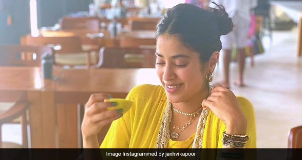 Janhvi Kapoor Joins ‘Maldives Bandwagon’; Relishes Tropical Delights (See Pic)