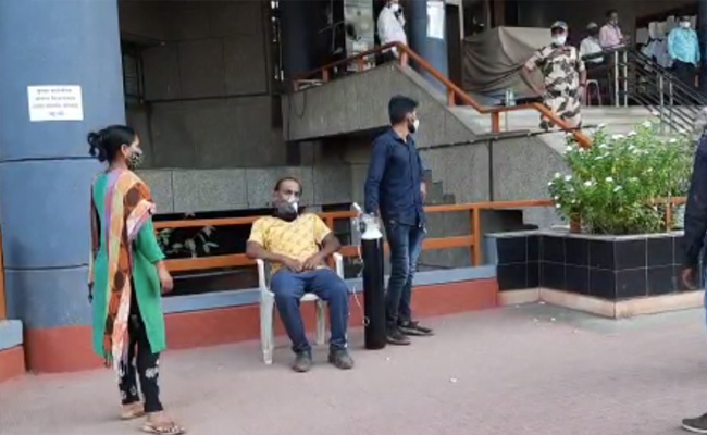 Maharashtra Covid Patient Dies Hours After <i>'Dharna'</i> With Oxygen Mask