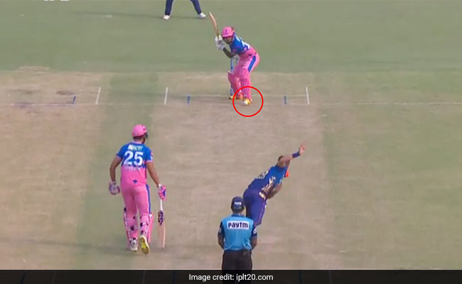 IPL 2021: Trent Boult ने डाली ऐसी यॉर्कर, बल्ला घुमाने से पहले ही बोल्ड हो गए सैमसन - देखें Video