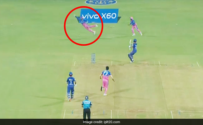 IPL 2021: संजू सैमसन बने 'Superman', हवा में उड़कर पकड़ा कैच, तो देखते रह गए धवन - देखें Video IPL 2021: संजू सैमसन बने 'Superman', हवा में उड़कर पकड़ा कैच, तो देखते रह गए धवन - देखें Video