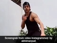 अभिमन्यु दसानी ने वीडियो में दिखाए मार्शल आर्ट के करतब, Video देख रह जाएंगे दंग अभिमन्यु दसानी ने वीडियो में दिखाए मार्शल आर्ट के करतब, Video देख रह जाएंगे दंग