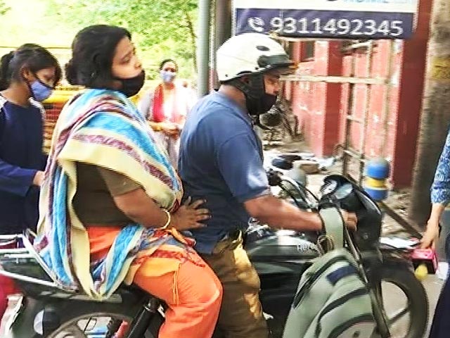 "My Wife Will Die": Man's Desperate Plea Outside Top Delhi Covid Hospital