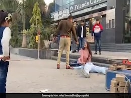 डबल मर्डर? जानिए क्या है गोली चलाने वाले पुलिस अधिकारी के इस वायरल वीडियो की सच्चाई.. डबल मर्डर? जानिए क्या है गोली चलाने वाले पुलिस अधिकारी के इस वायरल वीडियो की सच्चाई..