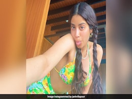 Can't Decide If We Like Janhvi Kapoor's Bikini More Than The Swimsuit Can't Decide If We Like Janhvi Kapoor's Bikini More Than The Swimsuit