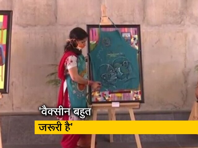 पेंटिंग के जरिए कलाकार बोले- वैक्सीन जरूर लगवाएं