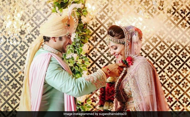<I>The Kapil Sharma Show</i> Stars Sugandha Mishra And Sanket Bhosale Get Married. See Pic
