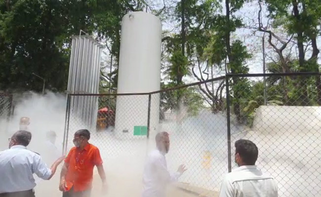 Families Mourn Covid Patients' Deaths Due To Oxygen Leak In Maharashtra