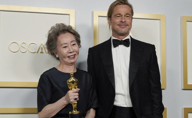 Oscars 2021: Asked What Brad Pitt Smells Like, Youn Yuh-jung Kills It. Her ROFL Reply