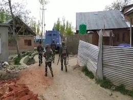 जम्मू-कश्मीर के शोपियां में आतंकियों के ग्रेनेड हमले में 4 प्रवासी घायल, घाटी छोड़ने को मजबूर कामगार जम्मू-कश्मीर के शोपियां में आतंकियों के ग्रेनेड हमले में 4 प्रवासी घायल, घाटी छोड़ने को मजबूर कामगार