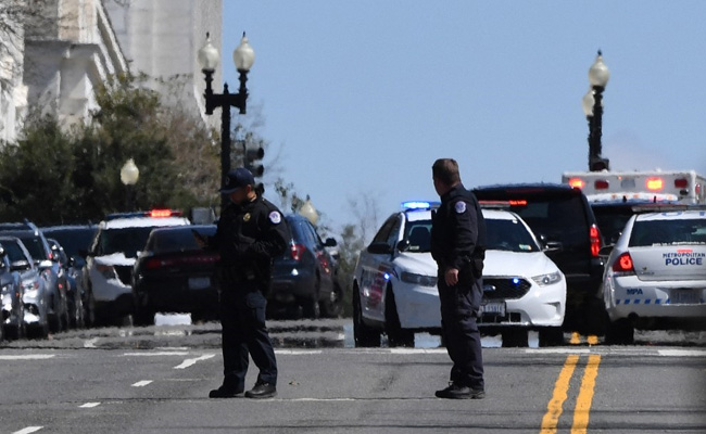 अमेरिकी संसद कैपिटल हिल पर संदिग्ध ने वाहन से दो अफसरों को कुचला, एक अफसर और ड्राइवर की मौत