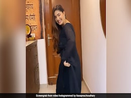 Sapna Choudhary ने ब्लैक ड्रेस में 'घूंघरू' सॉन्ग पर किया जोरदार डांस, बार-बार देखा जा रहा Video Sapna Choudhary ने ब्लैक ड्रेस में 'घूंघरू' सॉन्ग पर किया जोरदार डांस, बार-बार देखा जा रहा Video