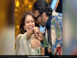 Neha Kakkar मंच पर सबके सामने हुईं जैकी श्रॉफ से नाराज, बोलीं- मुझे तुमसे है कितने गिले...देखें Video   Neha Kakkar मंच पर सबके सामने हुईं जैकी श्रॉफ से नाराज, बोलीं- मुझे तुमसे है कितने गिले...देखें Video
