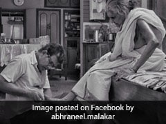 65 साल के बुजुर्ग ने अपनी 98 साल की मां के नाखून काटे, वायरल फोटो देख पसीज गया लोगों का दिल