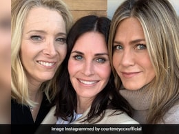 F.R.I.E.N.D.S Reunion: Courteney Cox Makes Turkey Roll; Jennifer Aniston Wants One 'Now' F.R.I.E.N.D.S Reunion: Courteney Cox Makes Turkey Roll; Jennifer Aniston Wants One 'Now'