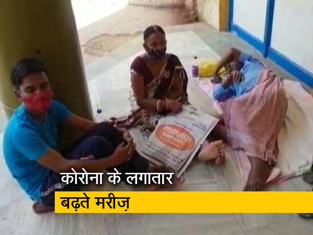 बिहार में कोरोना का कहर, मरीज़ के लिए ऑक्सीजन का इंतजाम कर रहे परिजन