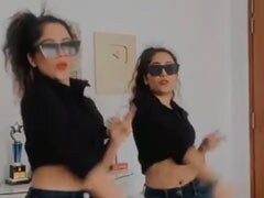 Chinki Minki ने जींस-टॉप और काला चश्मा पहन किया धमाकेदार डांस, Video हुआ वायरल