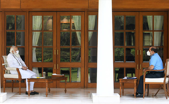 PM के साथ बैठक में बोले IAF प्रमुख, 'भारत और विदेश में कोविड संबंधी जरूरतों को पूरा करने के लिए IAF तैयार'