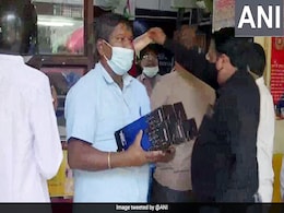 Delhi में लगा 6 दिन का Lockdown, तो शराब की दुकान पर लग गई लाइन, लोग बोले- देखकर हंसे या रोए? Delhi में लगा 6 दिन का Lockdown, तो शराब की दुकान पर लग गई लाइन, लोग बोले- देखकर हंसे या रोए?