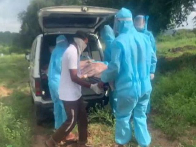 Telangana Volunteers Help Covid Victims Get Dignified Farewell