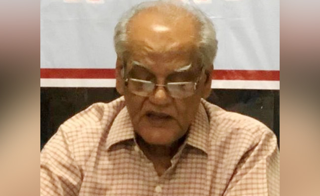 मरघट जैसे सन्नाटे से भरी राजधानी में वे चले गए