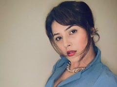 शहनाज गिल ने ब्लू ड्रेस में करवाया ग्लैमरस फोटोशूट, वायरल हुईं Photos