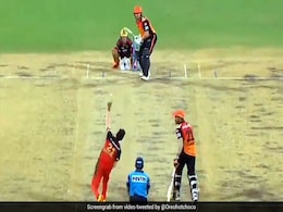 IPL 2021: शाहबाज अहमद ने एक ओवर में झटके तीन विकेट, खुशी से झूम उठे विराट कोहली - Watch Full Video IPL 2021: शाहबाज अहमद ने एक ओवर में झटके तीन विकेट, खुशी से झूम उठे विराट कोहली - Watch Full Video