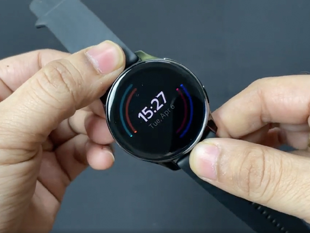 OnePlus Watch Unboxing in Hindi: AMOLED Display और आधुनिक Features से कम 'किफायती' Smartwatch