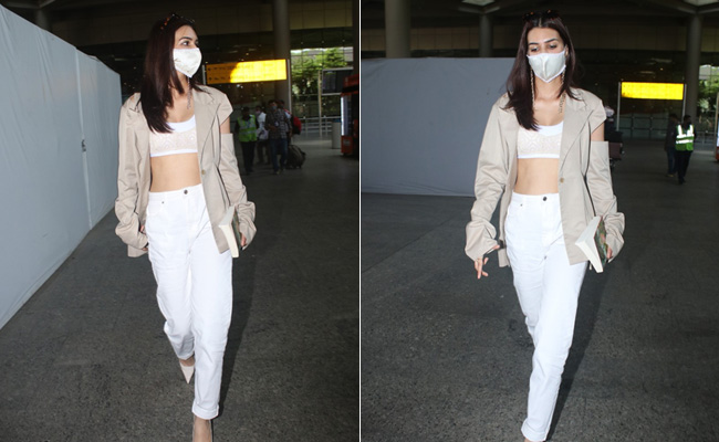 Kriti Sanon’s Airport Fashion Is Complete With Stellar Monochrome Outfits