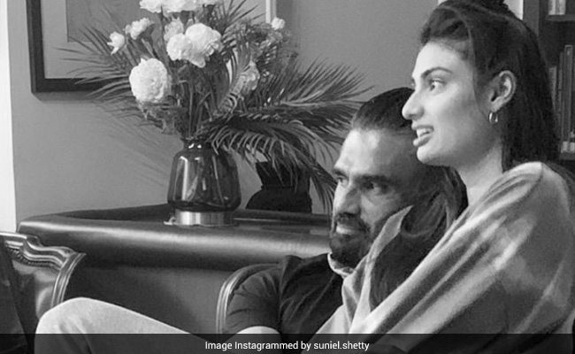"I Loved Her First," Writes Suniel Shetty On Pic With Daughter Athiya. Aww...