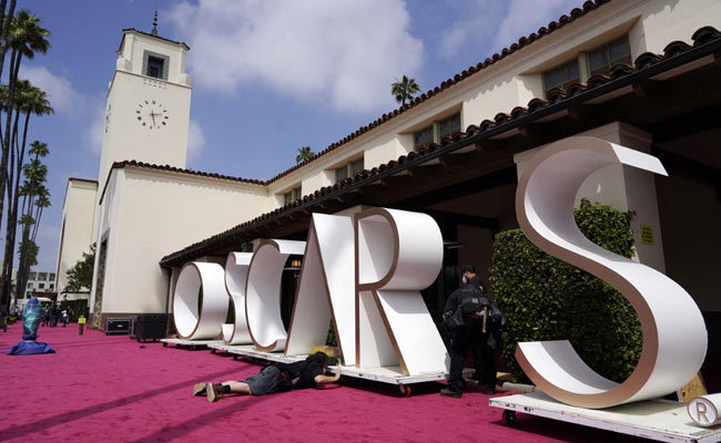 Oscars 2021: Unique Academy Awards To Reunite Stars As <I>Nomadland</i> Seeks Big Win