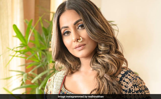 नीला लहंगा और नाक में नथ पहने Hina Khan ने शेयर की Photos, एक्ट्रेस का ट्रेडिनशल लुक हुआ वायरल