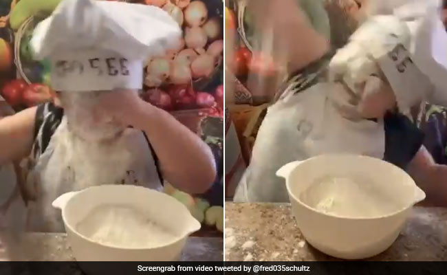 केक बना रहा था छोटा बच्चा, गलती से अपने चेहरे पर पलट लिया सारा आटा, फिर हुआ कुछ ऐसा, 6 लाख बार देखा गया Video