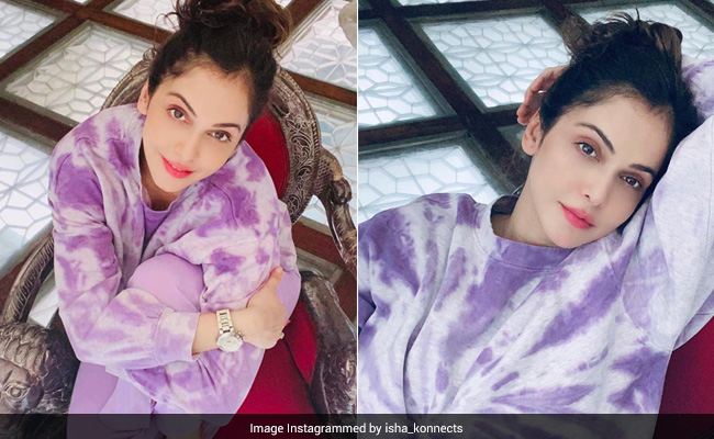Make Your Weekend Chic Like Isha Koppikar In A Tie-Dye Sweatshirt