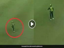 SA vs PAK: पाकिस्तानी खिलाड़ी ने छोड़ा ऐसा आसान कैच, देखकर लोटपोट हो जाएंगे आप..देखें Video SA vs PAK: पाकिस्तानी खिलाड़ी ने छोड़ा ऐसा आसान कैच, देखकर लोटपोट हो जाएंगे आप..देखें Video