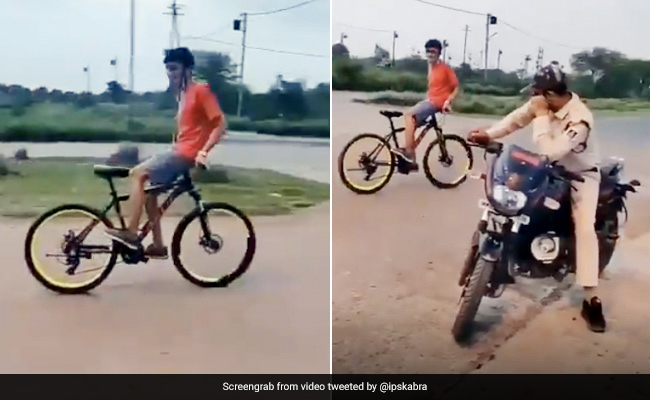 साइकिल पर उल्टा बैठकर Stunt कर रहा था लड़का, पुलिस को देखते ही हुई 'सिट्टी पिट्टी गुम' - देखें Viral Video