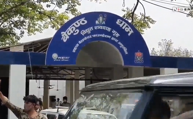 लखनऊ : अंतिम संस्कार के लिए लेना पड़ रहा टोकन, शवदाह गृह में बढ़ रही शवों की संख्या