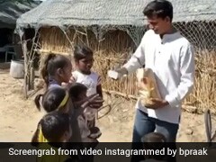 युवक ने छोटे बच्चों को बांटे बर्गर और किया 'बारिश की जाए' सॉन्ग पर डांस, B Praak ने शेयर किया Video