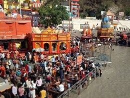 किन 2 ग्रहों की स्थिति से निर्धारित होता है महाकुंभ का स्थान, जानिए एक जगह पर 12 साल बाद ही क्यों होता है दोबारा आयोजन