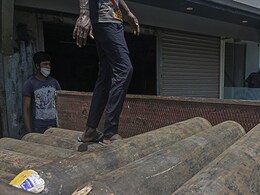 किसान ने बेटी की शादी के लिए रखे दो लाख रूपये, ऑक्सीजन कंसंट्रेटर खरीदने के लिए दिये दान किसान ने बेटी की शादी के लिए रखे दो लाख रूपये, ऑक्सीजन कंसंट्रेटर खरीदने के लिए दिये दान
