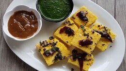 Key To Making Fluffy And Soft Dhoklas Is A Mix Of Sooji And Besan (Recipe Video Inside)